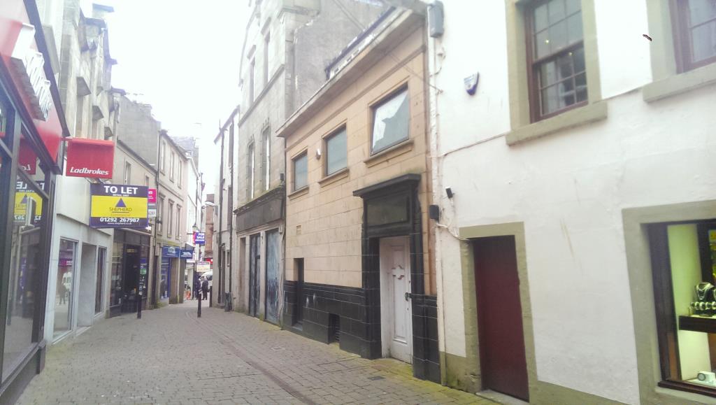 Lot: 52 - VACANT DOUBLE FRONTED SHOP UNIT - Entrance to the build to the rear from Hope Street